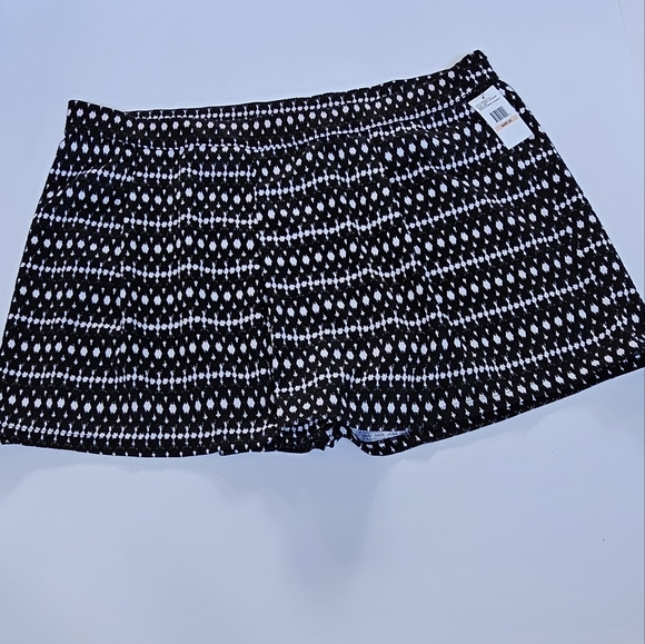 Jessica Simpson Pleated Front Shorts Skort Pull On 2X Black & White (Plus Size) - Picture 7 of 10